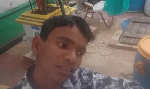 मेरे जिगर के टुकड़े को बचा लीजिए, बीमारी से पीडि़त बच्चे के इलाज के लिए भटक रहे माता-पिता मेरे जिगर के टुकड़े को बचा लीजिए, बीमारी से पीडि़त बच्चे के इलाज के लिए भटक रहे माता-पिता