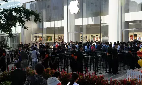 एप्पल फिर बनी 3 लाख करोड़ डॉलर की कंपनी एप्पल फिर बनी 3 लाख करोड़ डॉलर की कंपनी