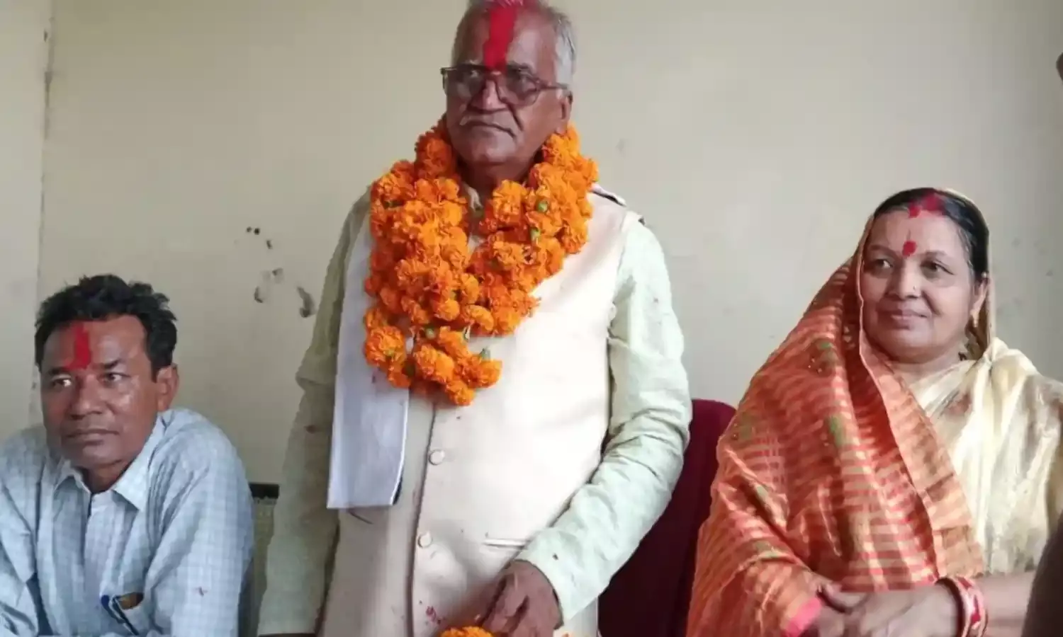 सेवानिवृत्त होने पर दी गई भावभीनी विदाई