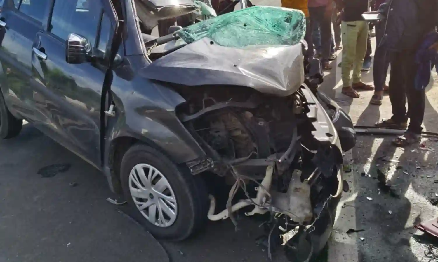 सडक़ हादसे में पिता और छह माह की पुत्री की मौत