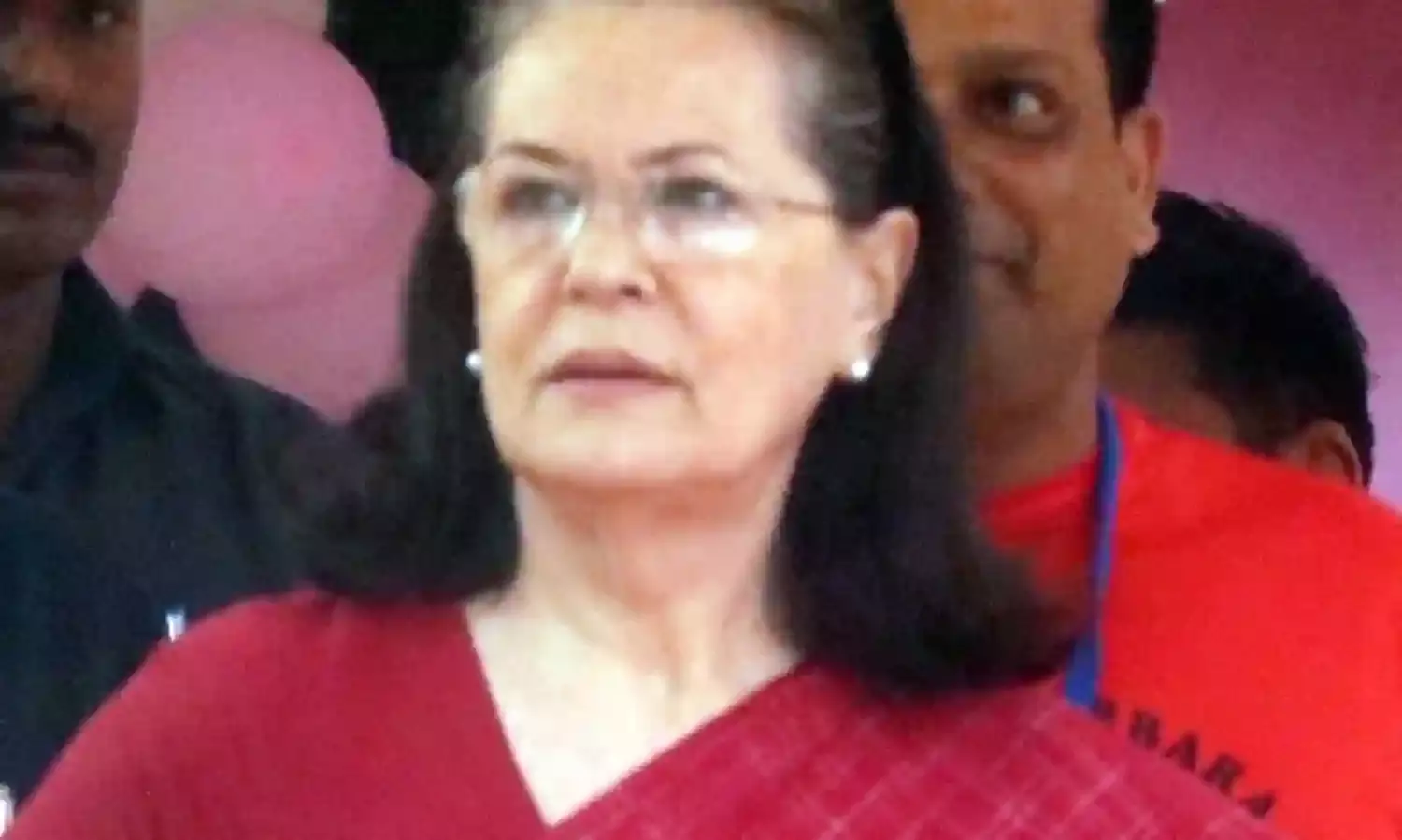 यूसीसी पर चर्चा के लिए सोनिया गांधी के आवास पर चल रही संसदीय रणनीति समूह की महत्वपूर्ण बैठक