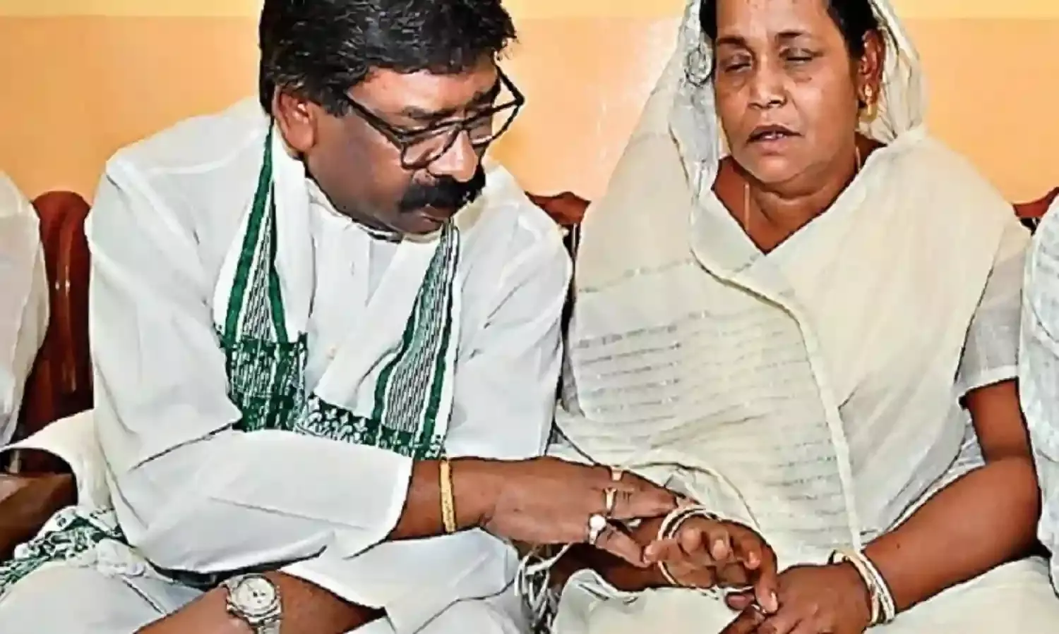 हेमंत सोरेन दोहराएंगे पुराना प्रयोग, बगैर विधायक बने मंत्री बनेंगी बेबी देवी