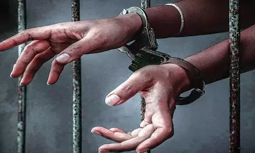 बेंगलुरु में कर्ज में डूबे दंपति को चोरी के आरोप में किया गिरफ्तार बेंगलुरु में कर्ज में डूबे दंपति को चोरी के आरोप में किया गिरफ्तार