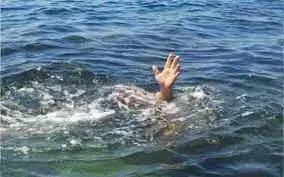 महिला पुलिसकर्मी ने वैनगंगा नदी में लगाई छलांग