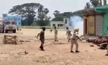 तृणमूल कांग्रेस और आईएसएफ में झड़प के बाद भांगर में फिर बढ़ा तनाव तृणमूल कांग्रेस और आईएसएफ में झड़प के बाद भांगर में फिर बढ़ा तनाव