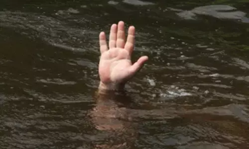 ऑटो चालक के खाई में डूबने के बाद दिल्ली सरकार ने ठेकेदार के खिलाफ कार्रवाई के संकेत दिए ऑटो चालक के खाई में डूबने के बाद दिल्ली सरकार ने ठेकेदार के खिलाफ कार्रवाई के संकेत दिए