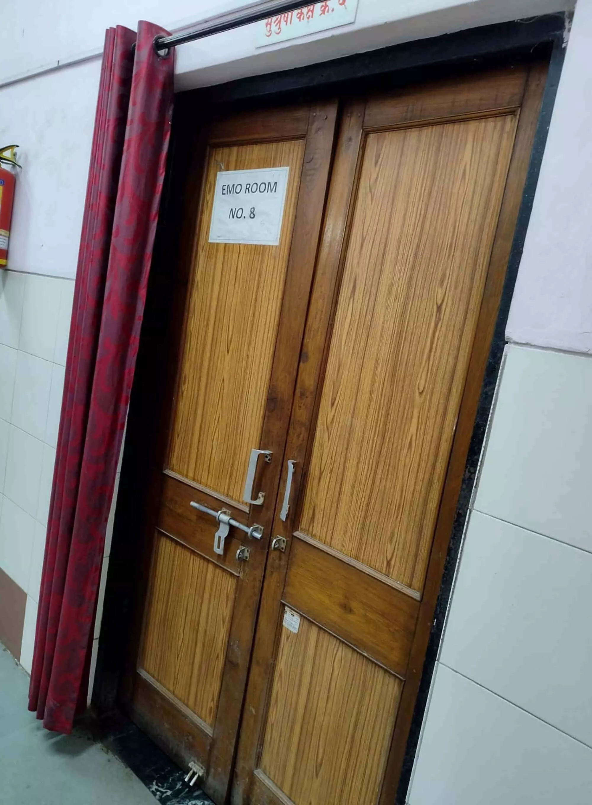 जिला अस्पताल का हाल, नर्सेस के भरोसे आईसीयू जिला अस्पताल का हाल, नर्सेस के भरोसे आईसीयू