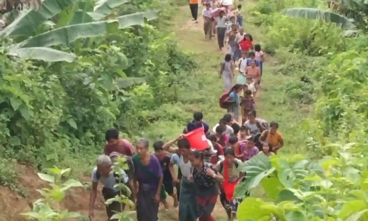 म्यांमार, बांग्लादेश के शरणार्थियों के बाद मणिपुर के विस्थापितों ने किया मिजोरम का रुख