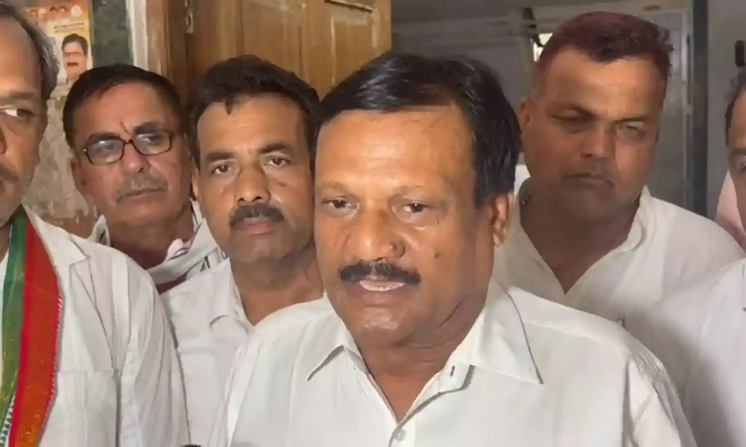 ﻿मध्य प्रदेश: शिवराज ने गौमाता को सड़क पर मरने छोड़ दिया - सज्जन सिंह वर्मा