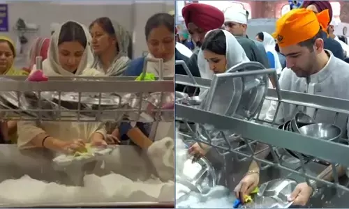 राघव चड्ढा व परिणीति ने अपनी शादी से पहले स्वर्ण मंदिर में की सेवा राघव चड्ढा व परिणीति ने अपनी शादी से पहले स्वर्ण मंदिर में की सेवा