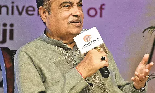 सड़क दुर्घटनाओं पर नियंत्रण पाने में कामयाबी नहीं मिल रही : गडकरी सड़क दुर्घटनाओं पर नियंत्रण पाने में कामयाबी नहीं मिल रही : गडकरी