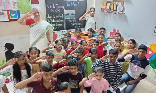 गुरुपूर्णिमा विशेष : आरबीआई की नौकरी छोड़ गरीब बच्चों को शिक्षा देना बनाया मकसद