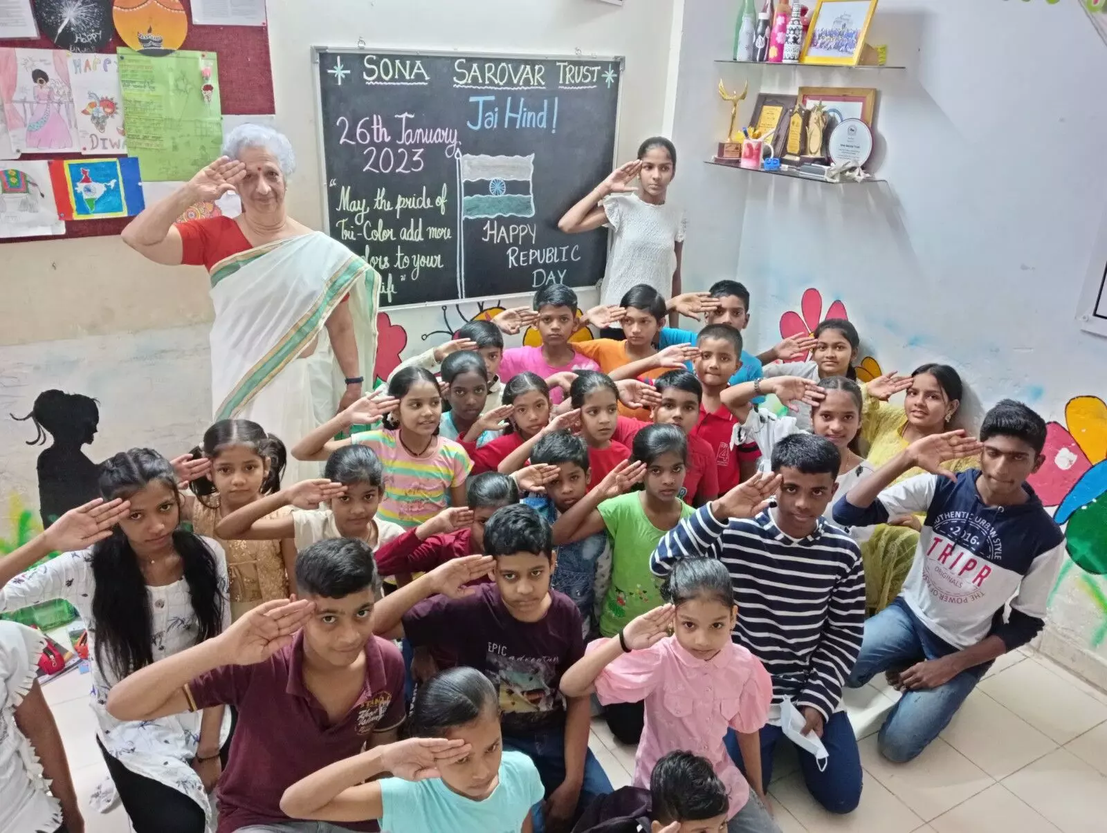 गुरुपूर्णिमा विशेष : आरबीआई की नौकरी छोड़ गरीब बच्चों को शिक्षा देना बनाया मकसद गुरुपूर्णिमा विशेष : आरबीआई की नौकरी छोड़ गरीब बच्चों को शिक्षा देना बनाया मकसद
