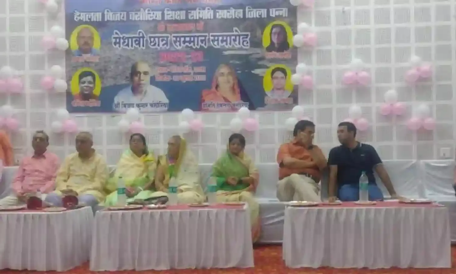 बोर्ड परीक्षा में सफल मेधावी छात्र-छात्राओं के साथ जिले की प्रतिभाओं का हुआ सम्मान