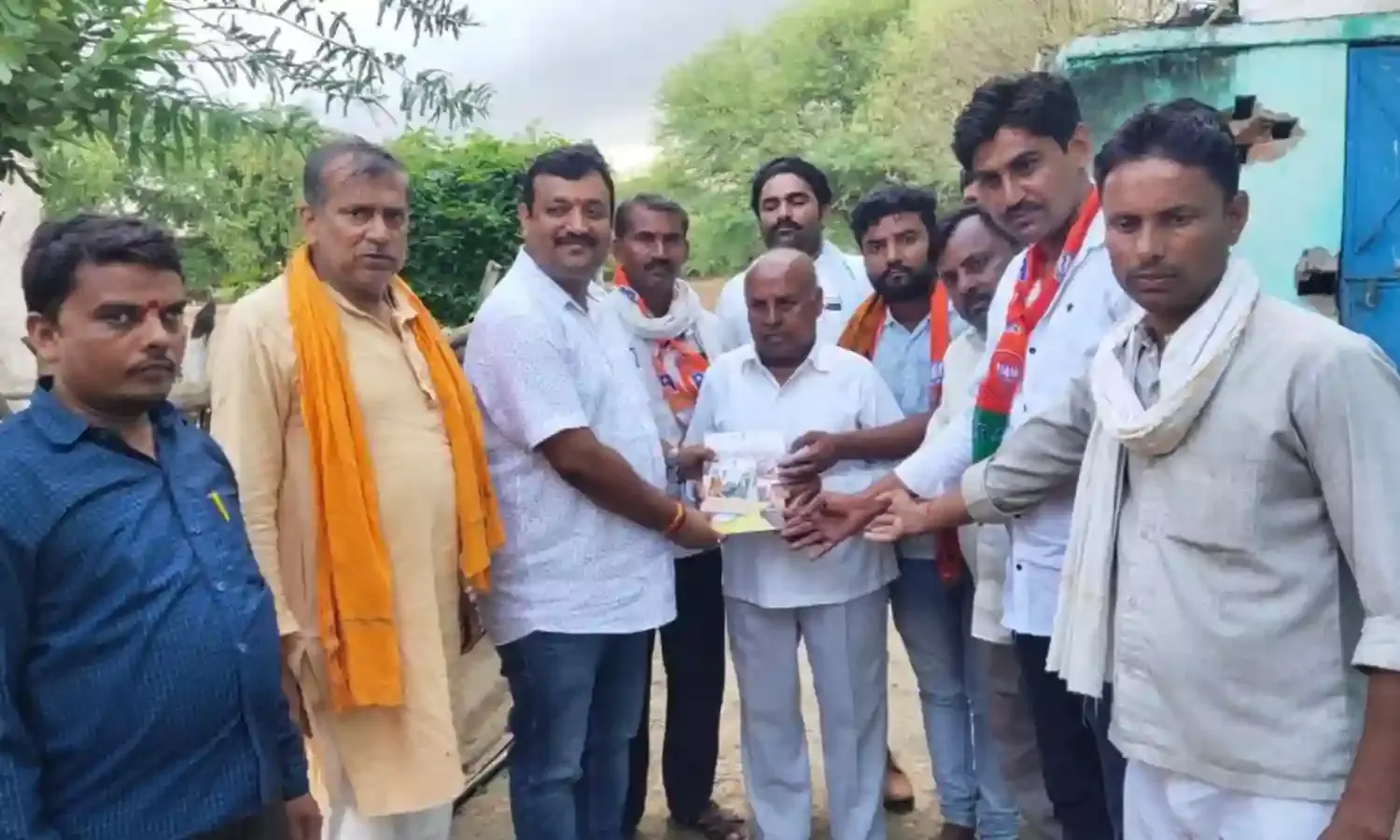 सम्पर्क से समर्थन अभियान के तहत भाजपा नेता सतानंद गौतम ने की विशिष्टजनों से मुलाकात