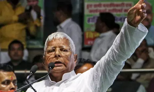 शरद पवार मजबूत नेता, कोई फर्क नहीं पड़ने वाला : लालू यादव शरद पवार मजबूत नेता, कोई फर्क नहीं पड़ने वाला : लालू यादव