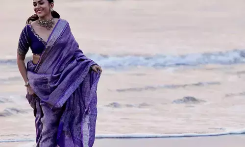 नानी 30 से मृणाल ठाकुर का फर्स्ट लुक रिवील, पारंपरिक साड़ी में बेहद खूबसूरत आईं नजर