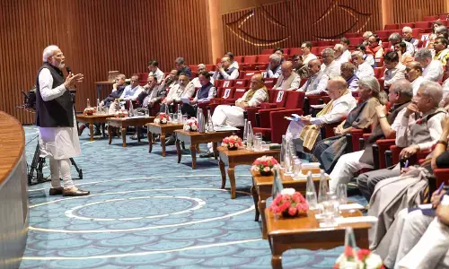 पीएम मोदी बोले- कई राजनीतिक दल 2024 पर ध्यान केंद्रित कर रहे, सरकार 2047 के विजन पर काम कर रही (लीड-1) पीएम मोदी बोले- कई राजनीतिक दल 2024 पर ध्यान केंद्रित कर रहे, सरकार 2047 के विजन पर काम कर रही (लीड-1)