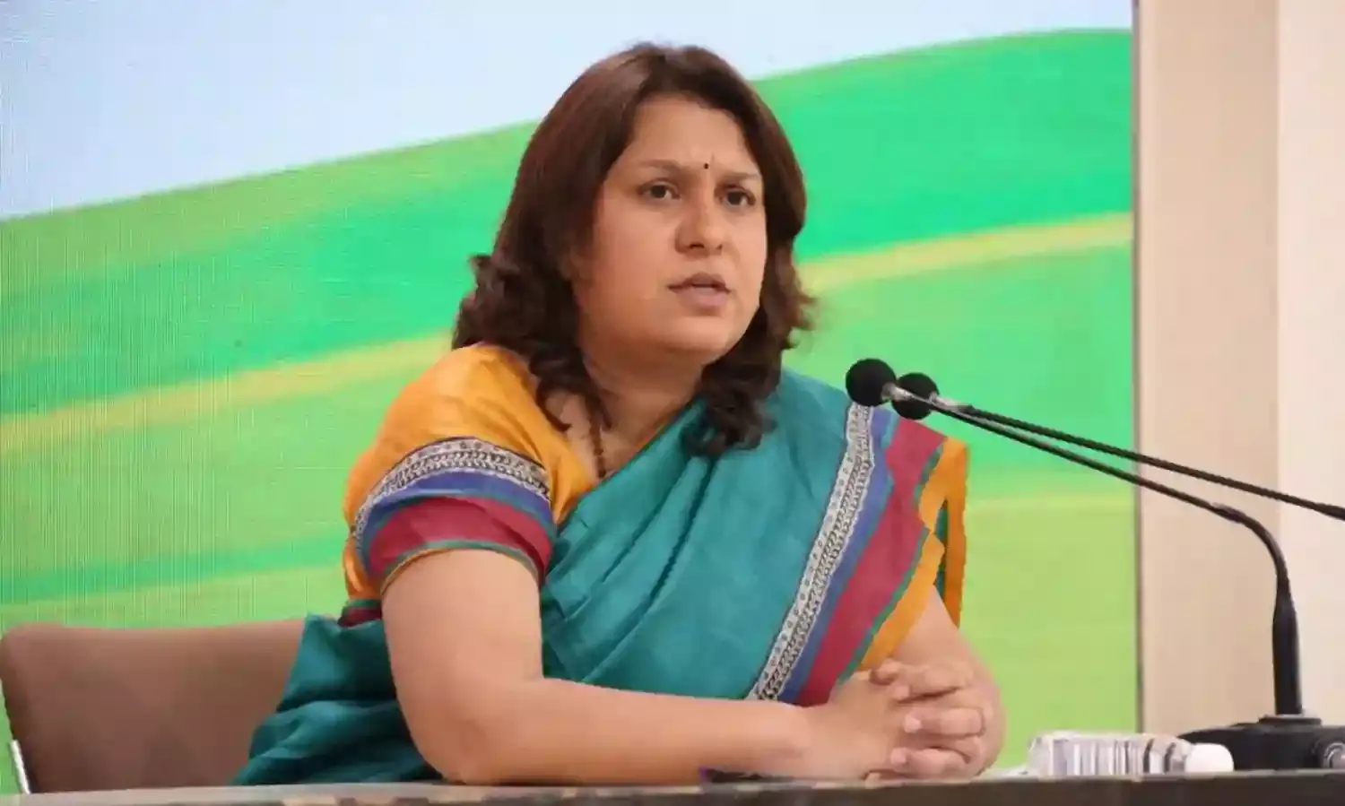 महंगाई को लेकर कांग्रेस ने सरकार को घेरा, आवश्यक वस्तुओं से जीएसटी हटाने की मांग