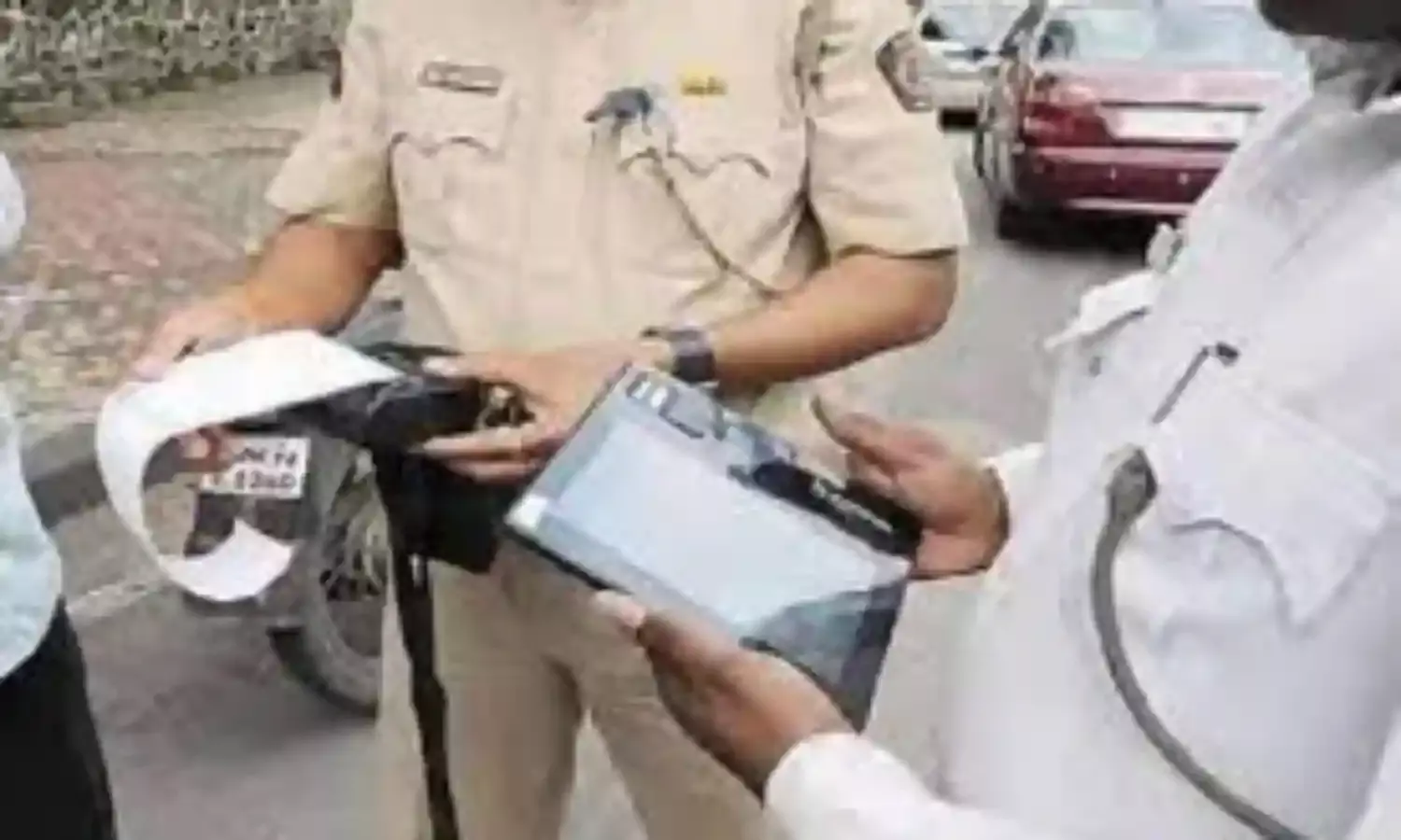 40 बसों का परमिट रद्द करना था, चालान काटकर छोड़ दिया