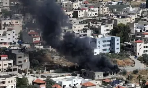 इजरायली कार्रवाई के बीच 500 फिलिस्तीनी परिवारों ने वेस्ट बैंक शरणार्थी शिविर छोड़ा