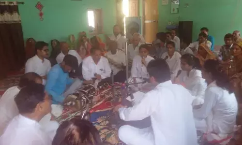 गुरूपूर्णिमा पर शिष्यों ने भजन-कीर्तन कर लिया आर्शीवाद