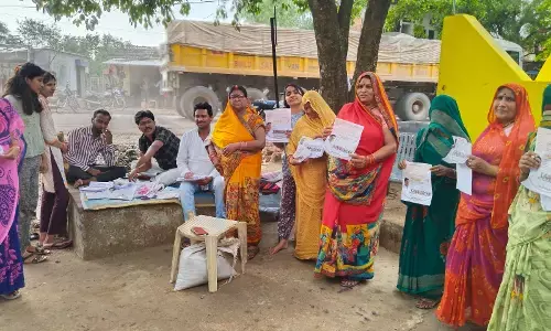 द्वारी में भरवाये गए नारी सम्मान योजना के आवेदन फार्म