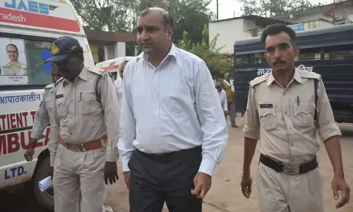 २२ लाख की रिश्वत के साथ रंगे हाथ पकड़े गए नगर निगम के पूर्व कमिश्नर को ५ वर्ष की जेल