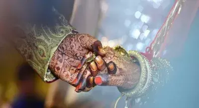 बिहार : पंचायत ने प्रेमी युगल की कराई शादी, फिर गांव छोड़ने का सुनाया फरमान