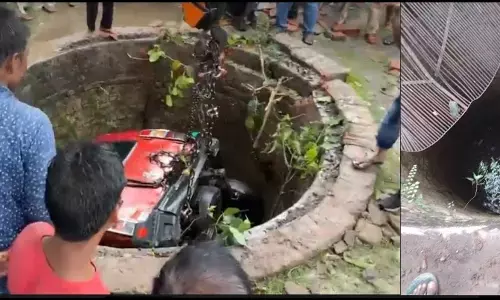 हजारीबाग में कुएं में गिरी एसयूवी, छह की मौत, चार घायल हजारीबाग में कुएं में गिरी एसयूवी, छह की मौत, चार घायल