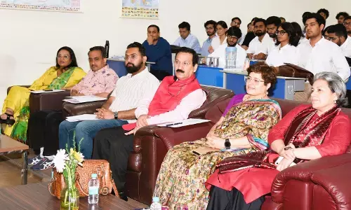 क्रिएटिव सोच से आते हैं बेहतर आइडिया : प्रो. द्विवेदी क्रिएटिव सोच से आते हैं बेहतर आइडिया : प्रो. द्विवेदी