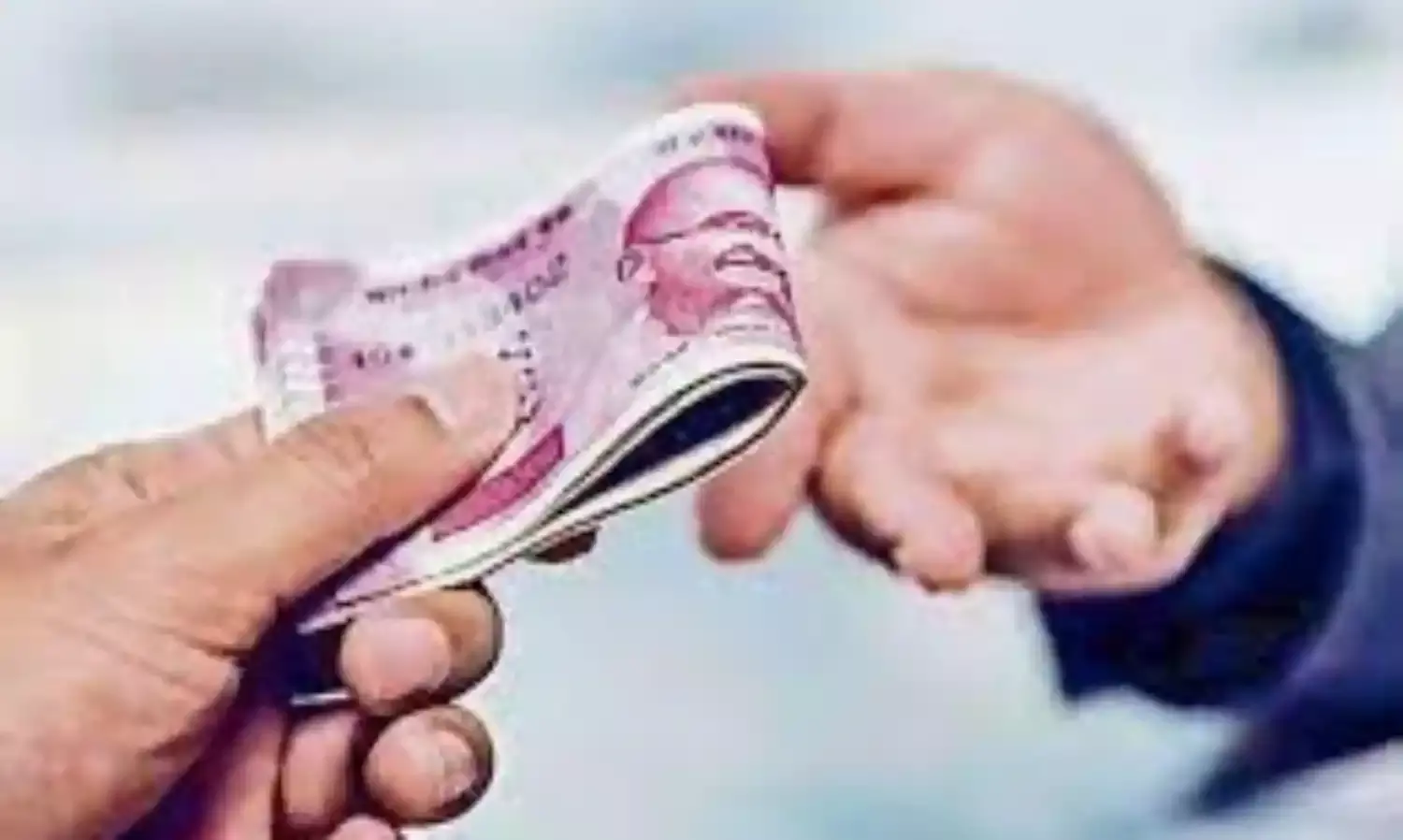 समाज कल्याण विभाग का लिपिक 10 हजार रुपए की रिश्वत लेते गिरफ्तार