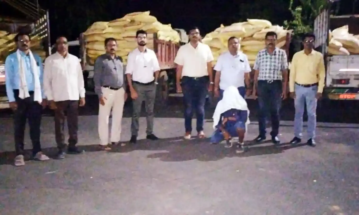 पांच लाख रुपए की अवैध खाद के साथ एक गिरफ्तार