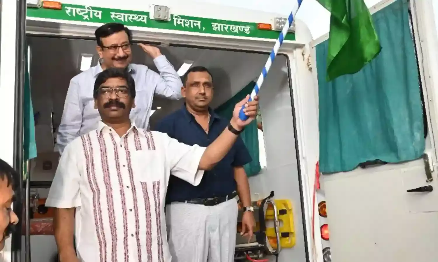 झारखंड के सीएम हेमंत सोरेन ने राज्य को सौंपी 206 नई एंबुलेंस