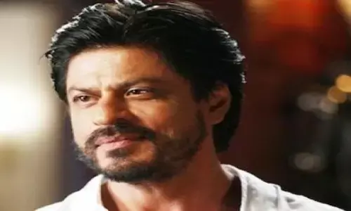 यूएस में घायल होने की खबर के बाद मुंबई एयरपोर्ट पर नजर आए शाहरुख खान