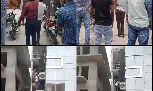 सॉफ्टवेयर कंपनी में लगी आग, बिल्डिंग के छज्जे से कूदे लोग सॉफ्टवेयर कंपनी में लगी आग, बिल्डिंग के छज्जे से कूदे लोग