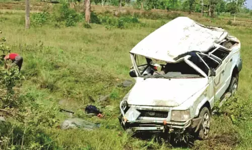 प्रतापगड़ दर्शन के लिए निकले श्रद्धालुओं का पलटा वाहन, सात गंभीर प्रतापगड़ दर्शन के लिए निकले श्रद्धालुओं का पलटा वाहन, सात गंभीर