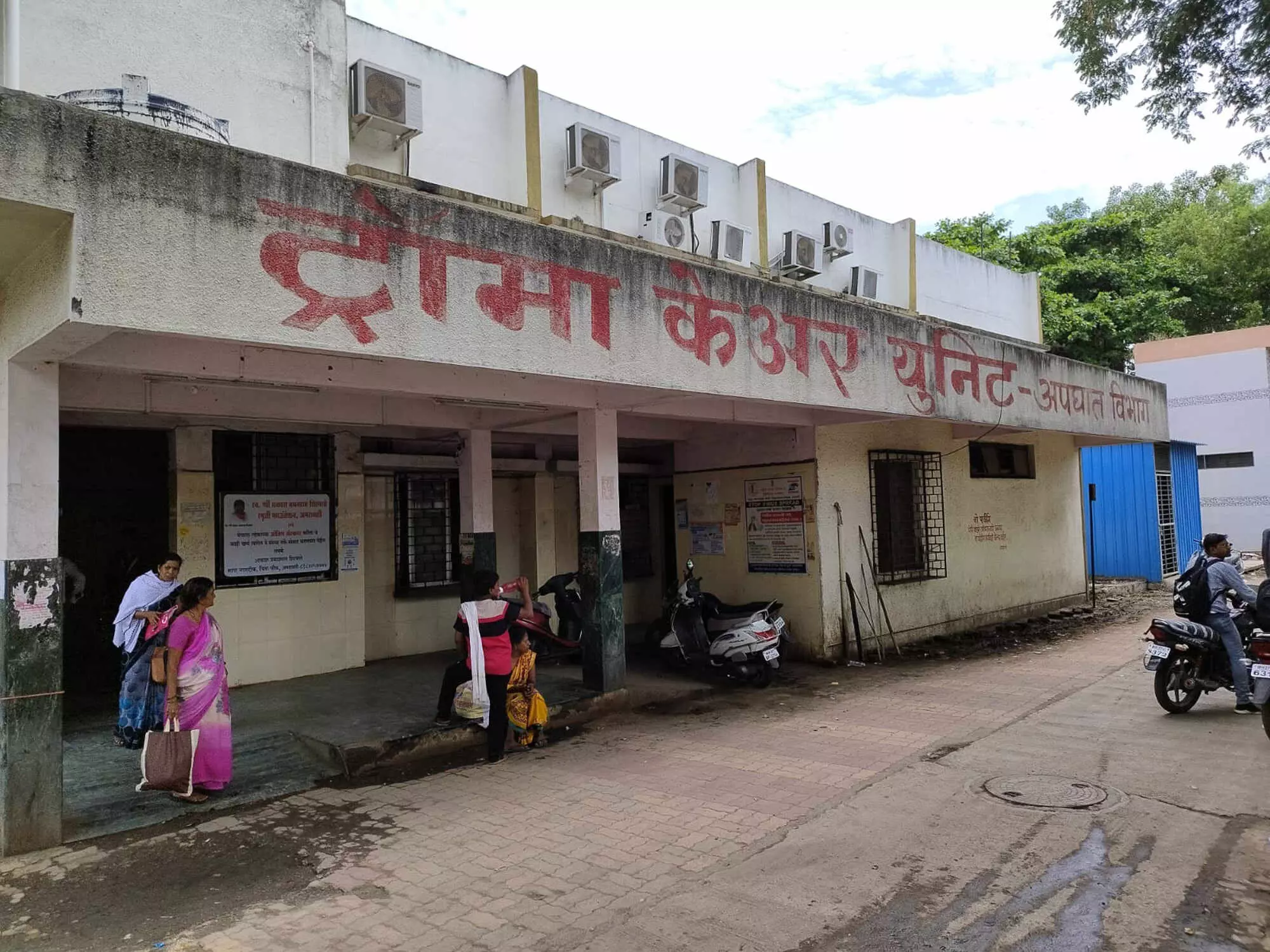 आधी रात को सिविल सर्जन से शिकायत करने पर आया फिजिशियन आधी रात को सिविल सर्जन से शिकायत करने पर आया फिजिशियन