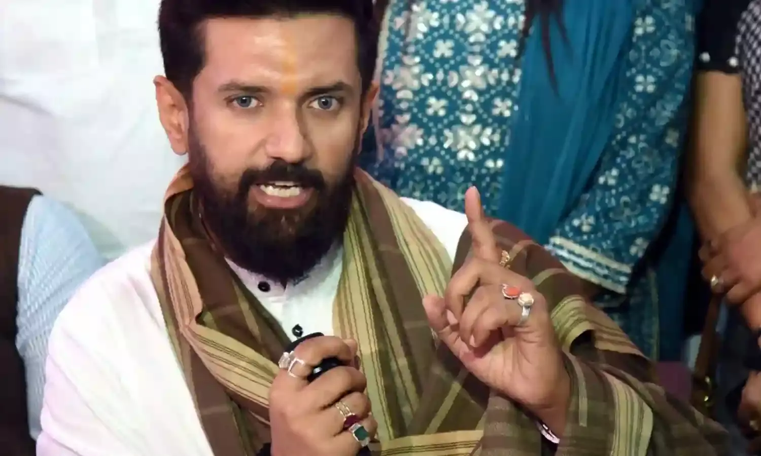 चाचा - भतीजे की हाजीपुर को लेकर जंग  से असमंजस में भाजपा