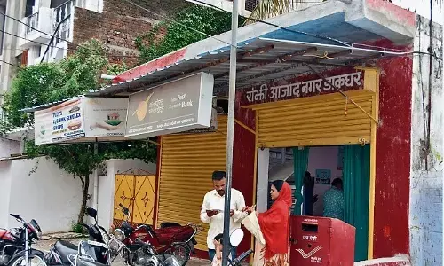 डेढ़ लाख की आबादी में एक पाेस्ट ऑफिस उसमें भी स्टाफ की कमी