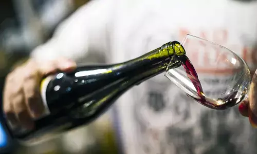 हरिद्वार : झाड़ियों में बिक रही थी शराब, पुलिस ने ड्रोन कैमरे से पकड़ा अड्डा, 3 तस्कर गिरफ्तार हरिद्वार : झाड़ियों में बिक रही थी शराब, पुलिस ने ड्रोन कैमरे से पकड़ा अड्डा, 3 तस्कर गिरफ्तार