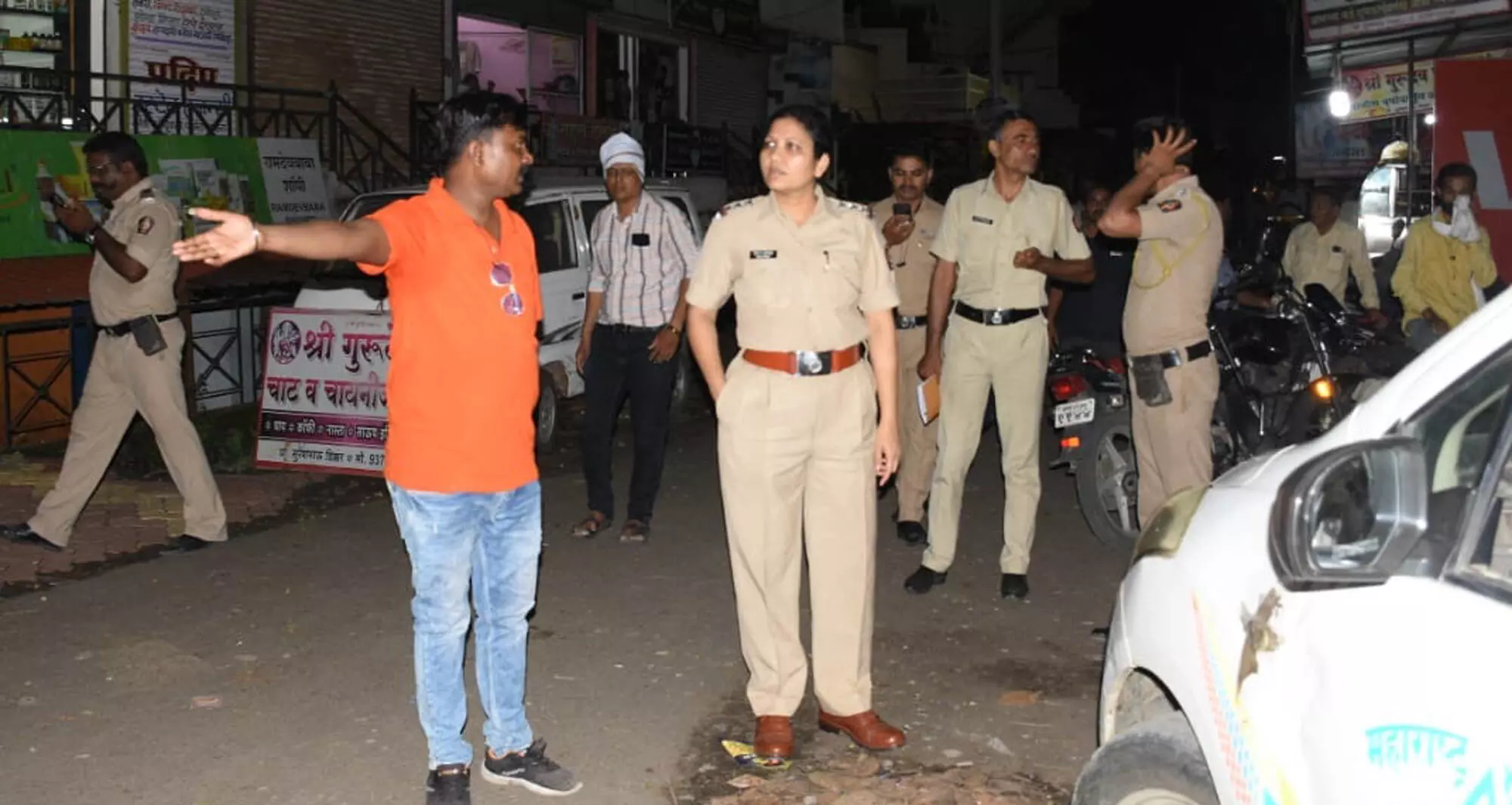 अमरावती में बैग लिफ्टिंग करते पकड़ाया युवक अमरावती में बैग लिफ्टिंग करते पकड़ाया युवक