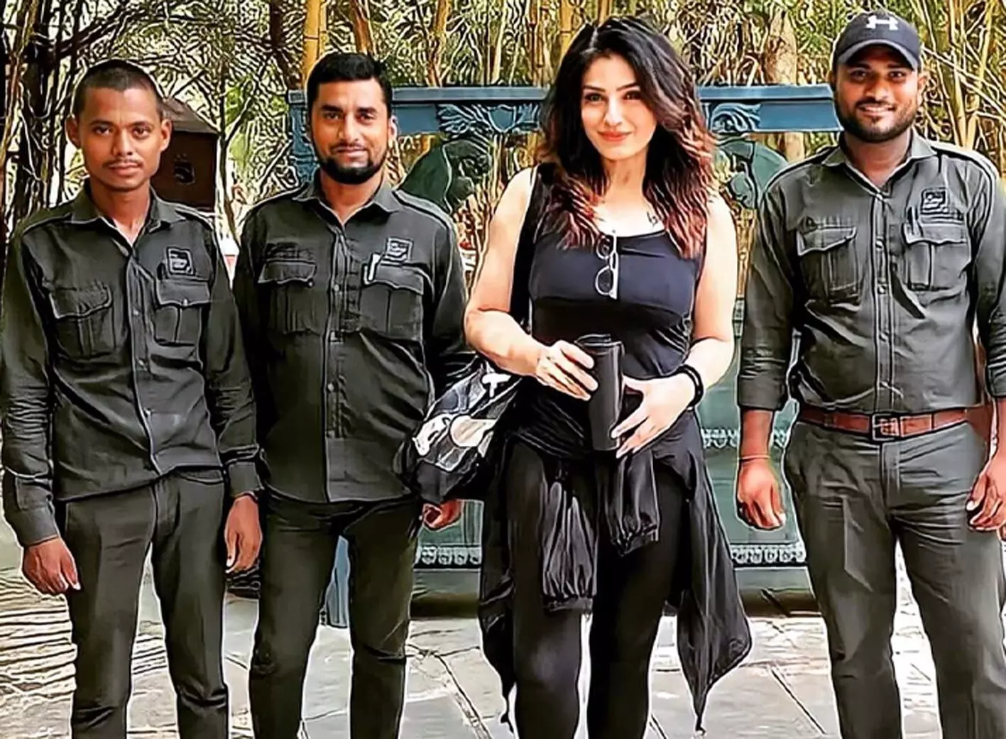 पखवाड़े के भीतर दो बार ताड़ोबा पहुंचीं रवीना टंडन पखवाड़े के भीतर दो बार ताड़ोबा पहुंचीं रवीना टंडन
