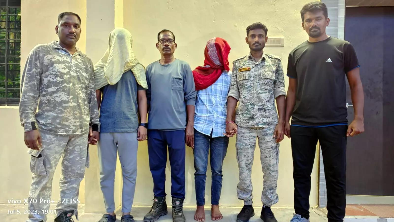 गड़चिरोली में दो संदिग्ध से 27.62 लाख की राशि जब्त गड़चिरोली में दो संदिग्ध से 27.62 लाख की राशि जब्त