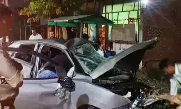 मेरठ: डिवाइडर को पार कर विपरीत दिशा से आ रही महिन्द्रा थार से टकराई बलेनो कार, दो की मौत, तीन घायल मेरठ: डिवाइडर को पार कर विपरीत दिशा से आ रही महिन्द्रा थार से टकराई बलेनो कार, दो की मौत, तीन घायल