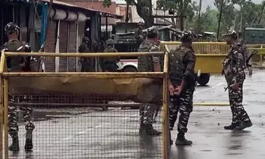 मणिपुर में दो समूहों में गोलीबारी में दो की मौत, चार घायल मणिपुर में दो समूहों में गोलीबारी में दो की मौत, चार घायल