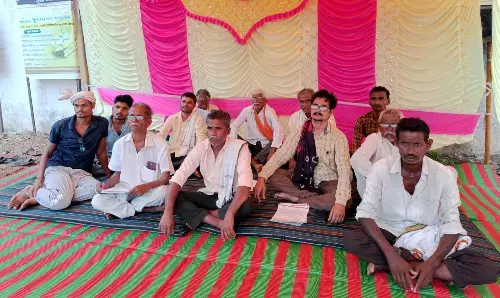 बिजली कनेक्शन के लिए किसानों ने शुरू किया ठिया आंदोलन