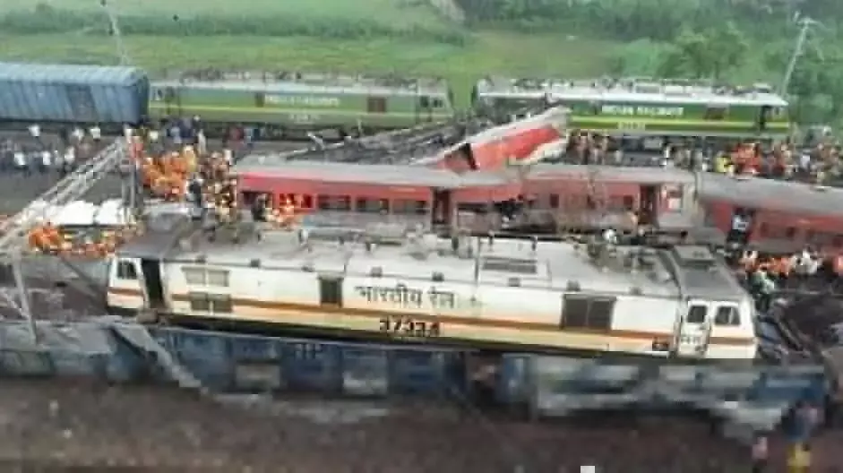 बालासोर रेल हादसे में सीबीआई का बड़ा एक्शन, रेलवे के 3 कर्मचारियों को किया गिरफ्तार