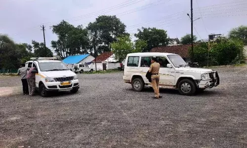 महाराष्ट्र पुलिस संगम को लेकर पहुंची पांढुर्ना, सराफा व्यापारी से की पूछताछ,  महाराष्ट्र के काटोल में चोरी का मुख्य आरोपी है संगम महाराष्ट्र पुलिस संगम को लेकर पहुंची पांढुर्ना, सराफा व्यापारी से की पूछताछ,  महाराष्ट्र के काटोल में चोरी का मुख्य आरोपी है संगम