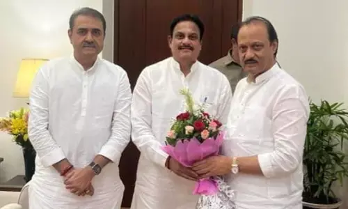 मोहिते ने छोड़ा शरद पवार का साथ, अजित से मिले मोहिते ने छोड़ा शरद पवार का साथ, अजित से मिले